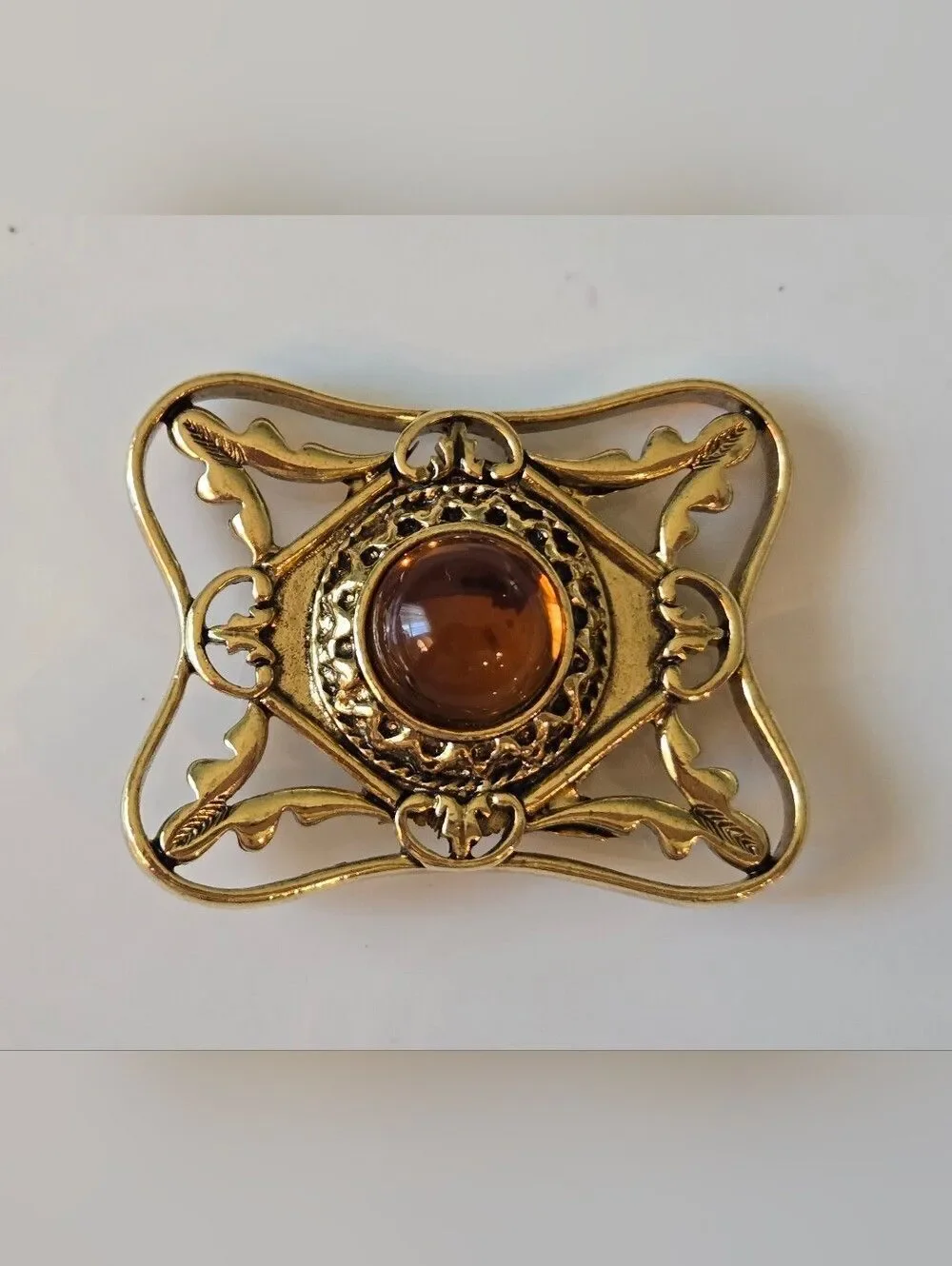 Source Unknown Gold-Tone Brooch with Amber Cabochon